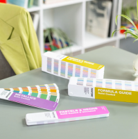 Pantone&reg; Pantone Solid Guide Set Coated & Uncoated